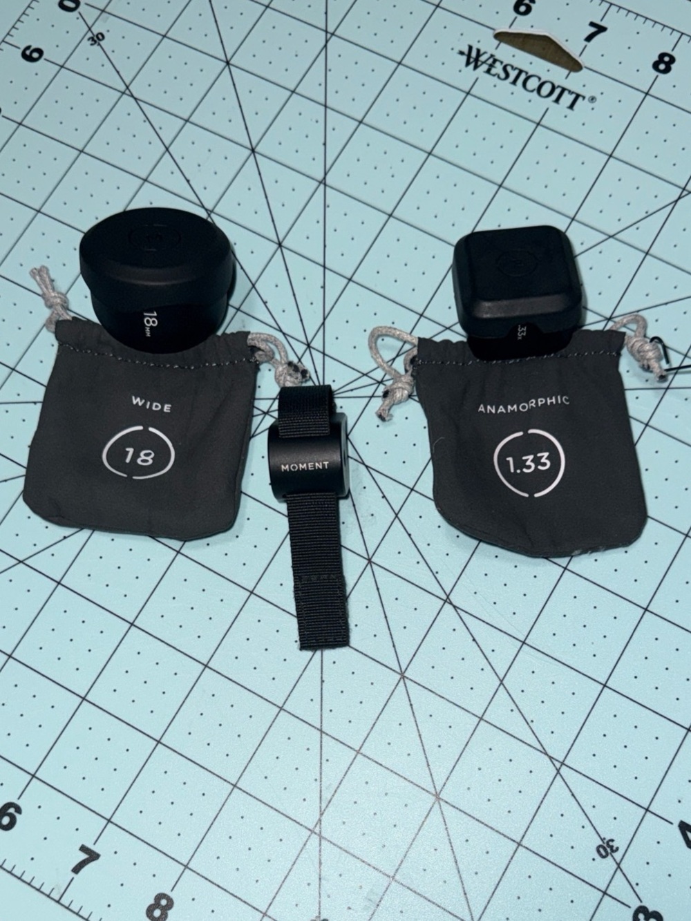 Moment 18mm Wide & 1.33x Anamorphic Lens Caps with Black Pouches